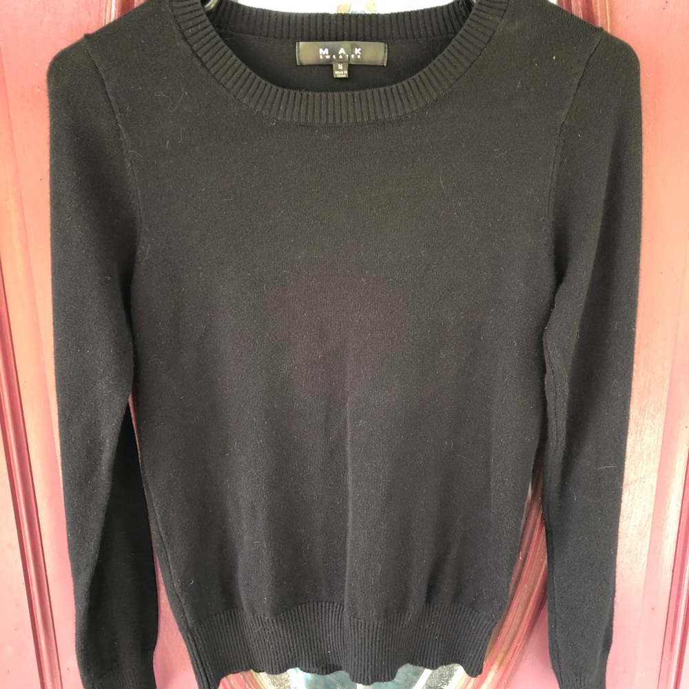 Black mak sweater size small